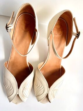 Frye Ada Cream Leather D’Orsay Heels Peep Toe Ankle Strap 9.5 Minimalist Paris